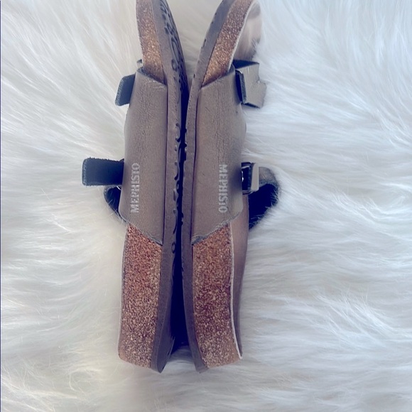 MEPHISTO Sandals Style Helen Double Strap Metallic Sandals - Size 39 - Picture 9 of 10